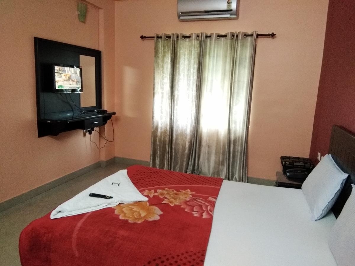 A.R.Residency Hotel Kunnamangalam Exterior foto