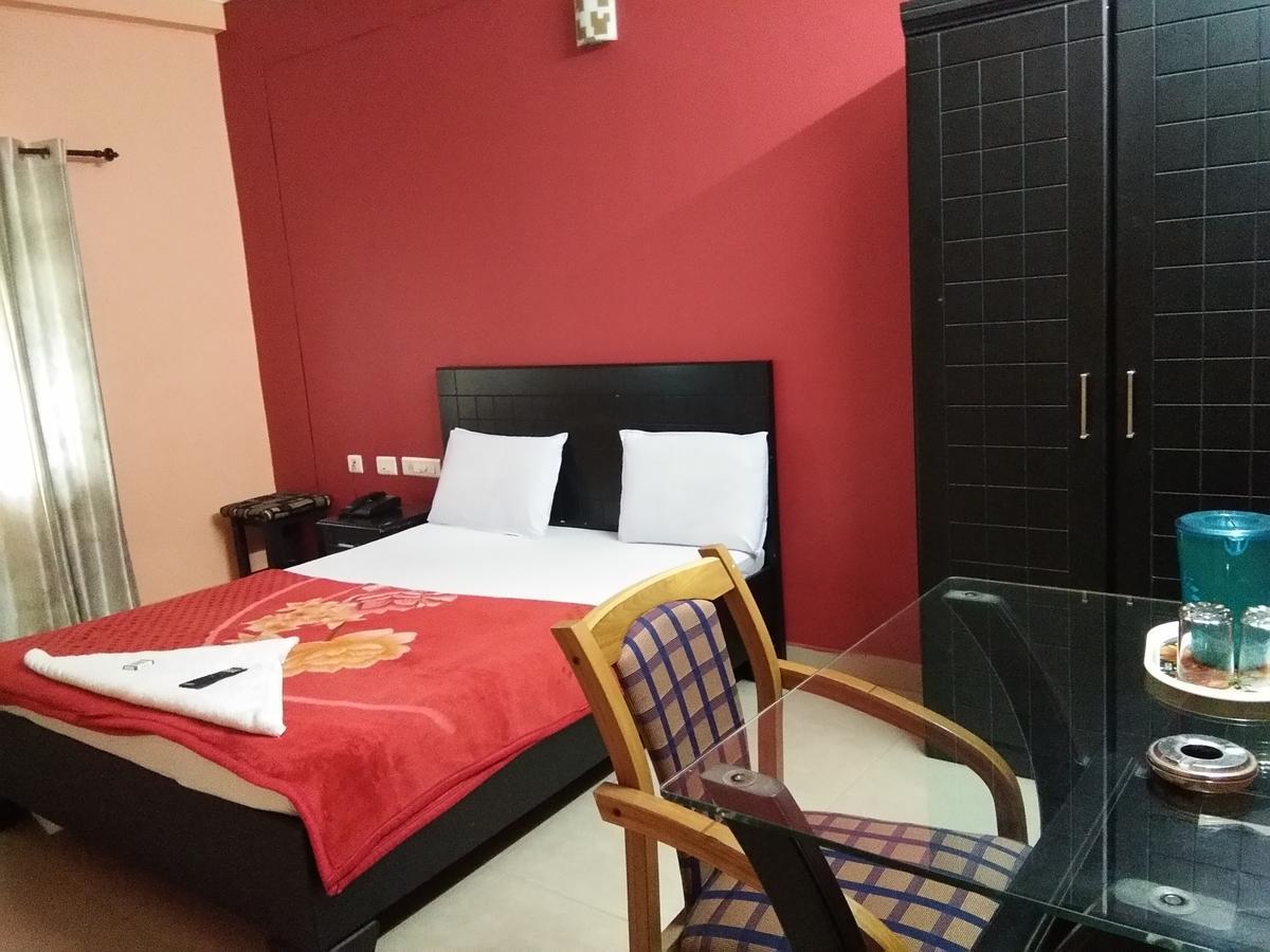 A.R.Residency Hotel Kunnamangalam Exterior foto