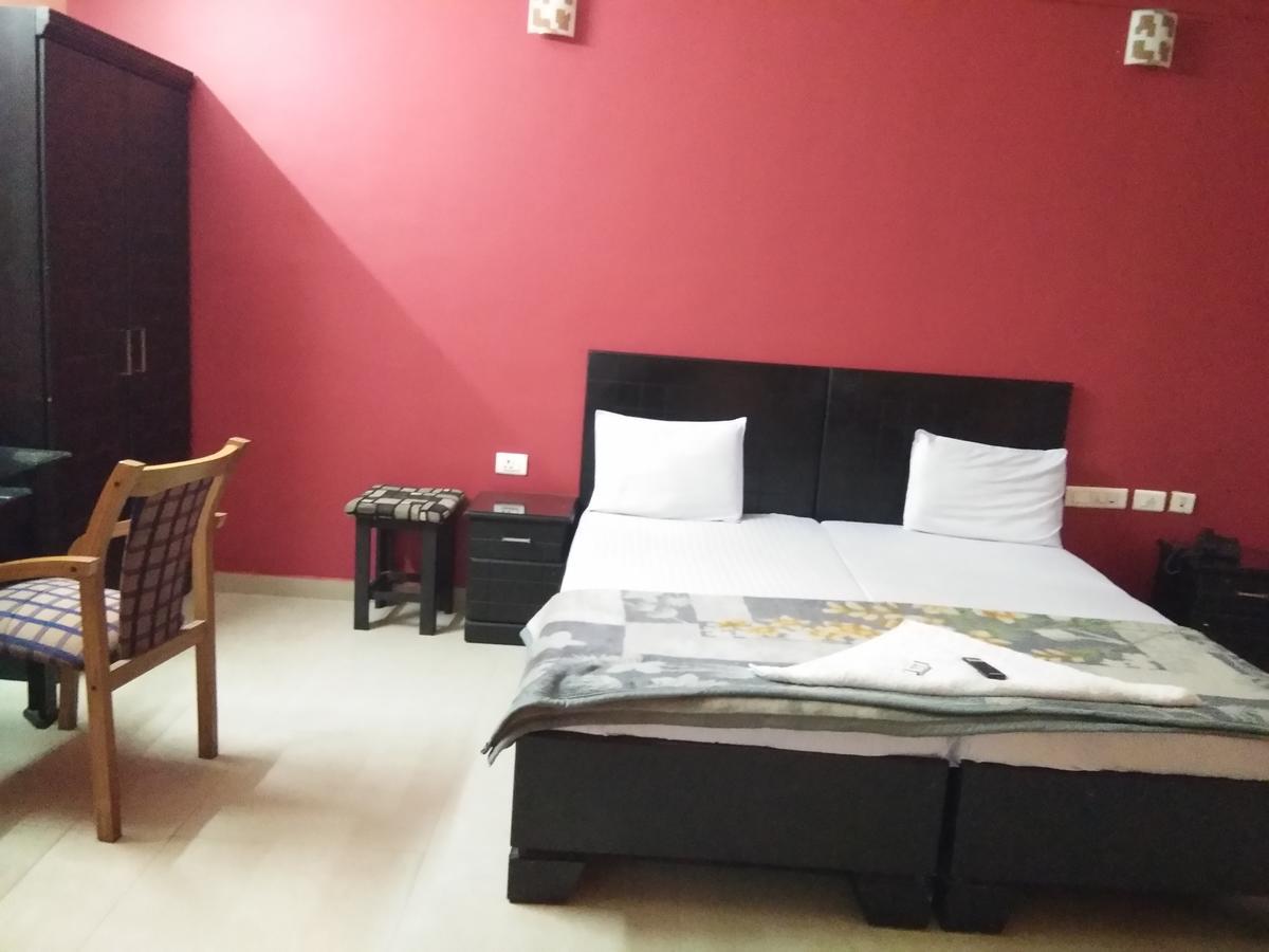 A.R.Residency Hotel Kunnamangalam Exterior foto