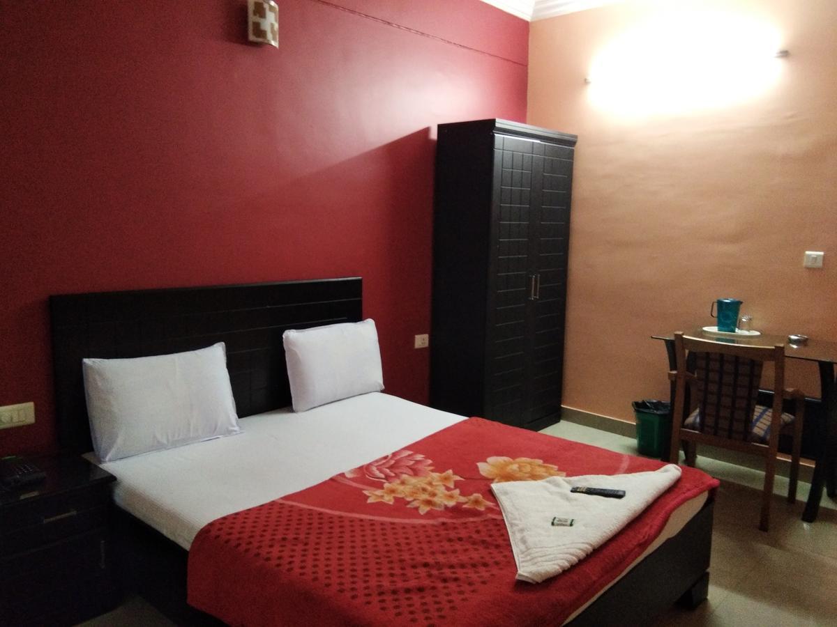 A.R.Residency Hotel Kunnamangalam Exterior foto