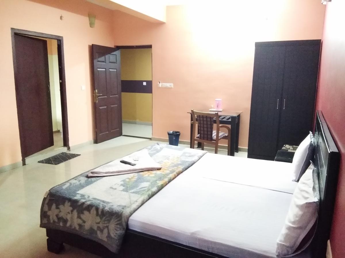 A.R.Residency Hotel Kunnamangalam Exterior foto